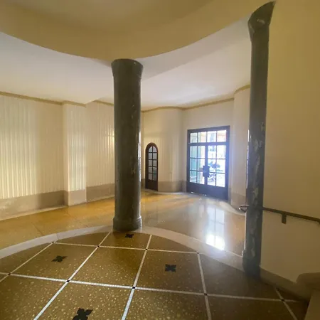 Angie's Center דירה